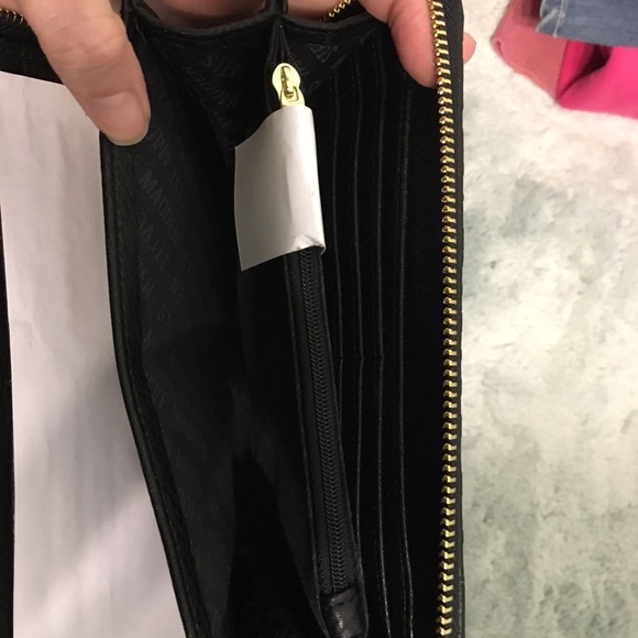 Black Steve Madden zip Around Logo Wallet - Picture 5 of 8